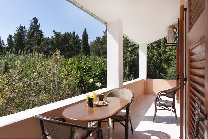 Apartamento para 4 personas, con jardín y balcón en Corfú