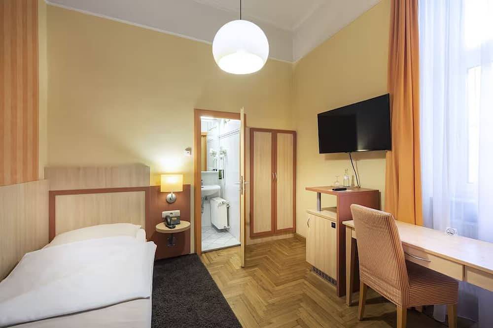 Bonn City Stay | Single Room | Pets Are Welcome | Bonn Opera – 0.3 mile in Bonn, Rheinland