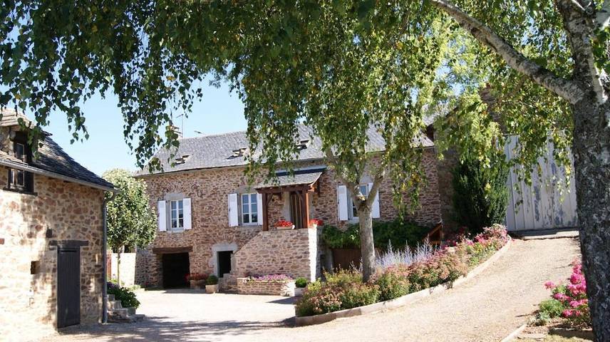 Location de vacances pour 6 personnes, avec piscine ainsi que vue et terrasse à Baraqueville - 4