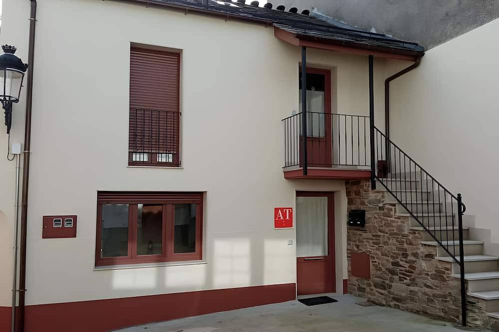 Apartamento entero, Apartamento 'Plata Baja' con terraza compartida y Wi-Fi in Fonsagrada, Provincia de Lugo