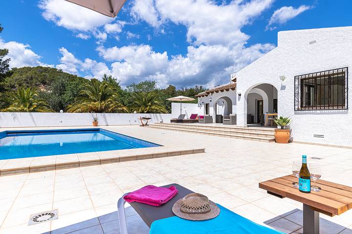 Chalet para 6 personas, con piscina además de jardín y terraza en Marina Baja - 3