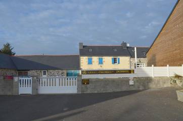 Chambre d’hôte pour 3 personnes, avec jardin, adapté aux familles à Cast