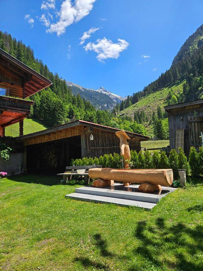 Ferienwohnung für 6 Personen, mit Ausblick und Garten sowie Balkon in Ginzling