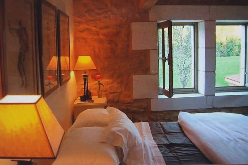 Belle villa au bord de la rivière avec piscine d'eau salée chauffée, à 10 min à pied de Tremolat in Calès, Périgord Pourpre