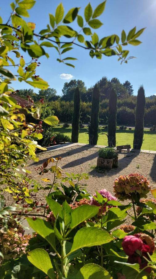 Location de vacances pour 4 personnes, avec Terrasse et Jardin ainsi que Piscine et Vue à La Caillère-Saint-Hilaire