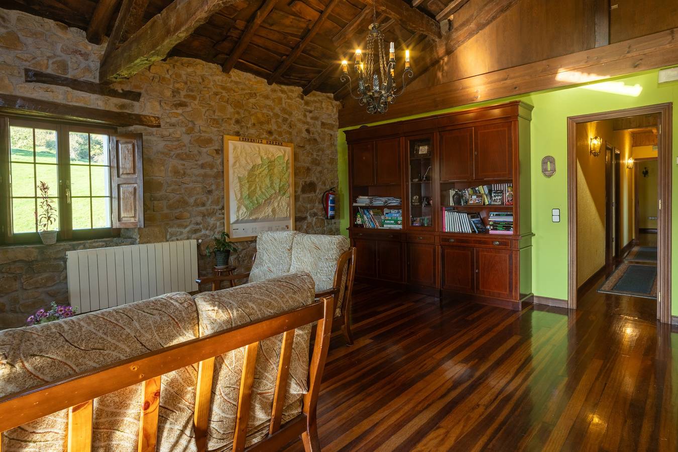 Casa di campagna 'Fuenternilla' con vista sulle montagne, terrazza privata e Wi-Fi in Karrantza Harana, Montagne Cantabriche