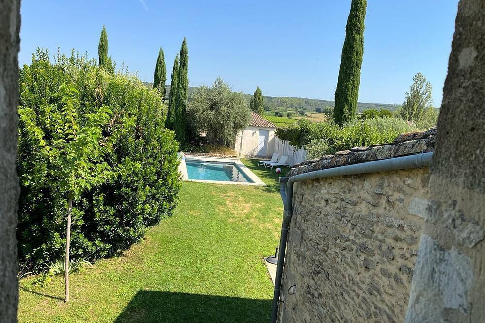 Village house with swimming pool in Vallabrix, Nimes und Umgebung