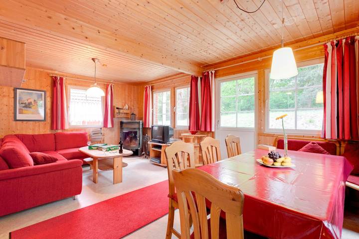 Ferienhaus für 8 Personen, mit Terrasse und Garten in Userin - 4