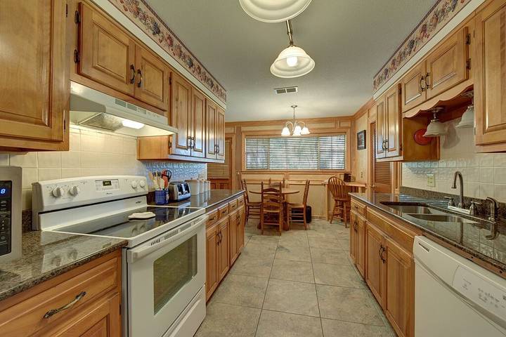 Vacation rental for 8 people, with yard and terrace as well as pool, with pets in Jekyll Island