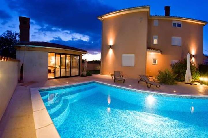 Appartement de vacances pour 4 personnes, avec Balcon et Terrasse ainsi que Jardin et Piscine