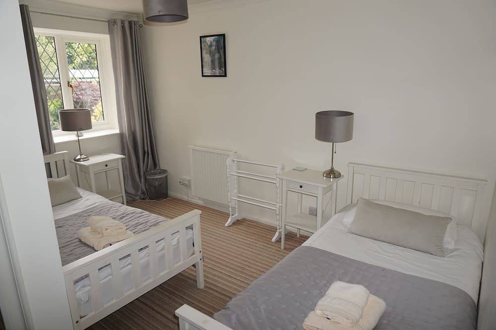 Dog friendly 2 bed barn - walking distance to Slapton Sands Beach & Slapton Ley in Slapton, South Devon