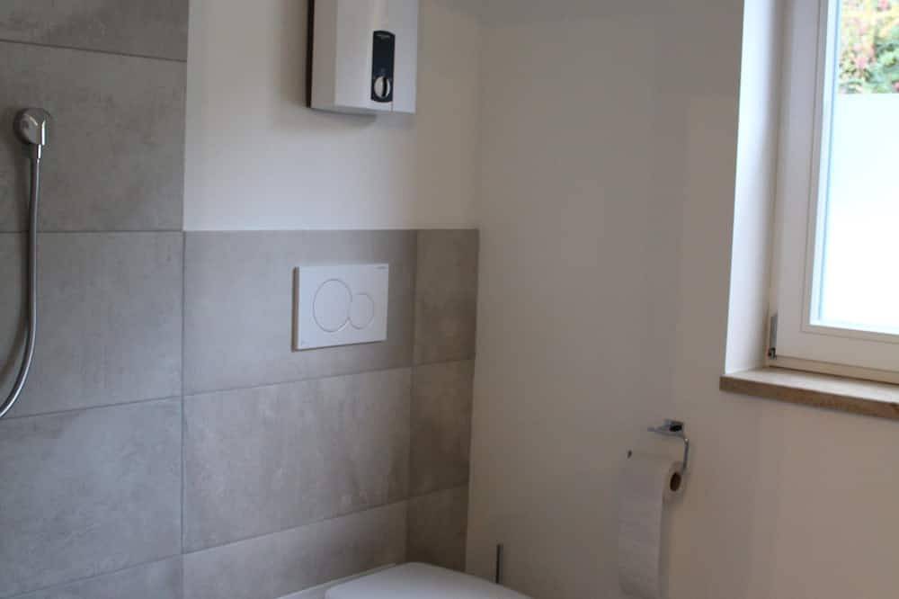 Ganze Wohnung, Offene lichtdurchflutete Wohnung mit Terrasse in Kinding, Altmühltal
