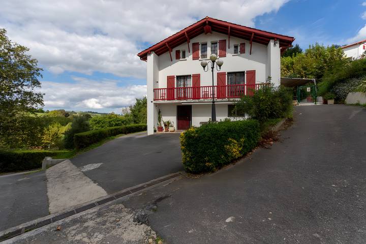 Location de vacances pour 7 personnes, adapté aux familles à Hasparren