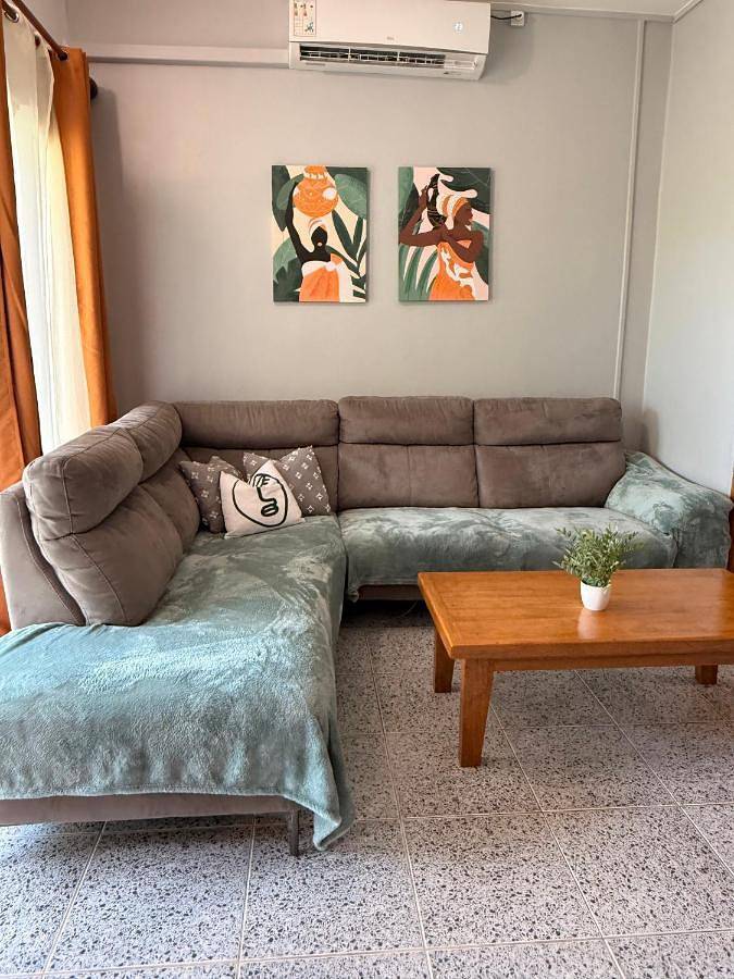 Gîte pour 4 personnes, avec jardin dans Chirongui