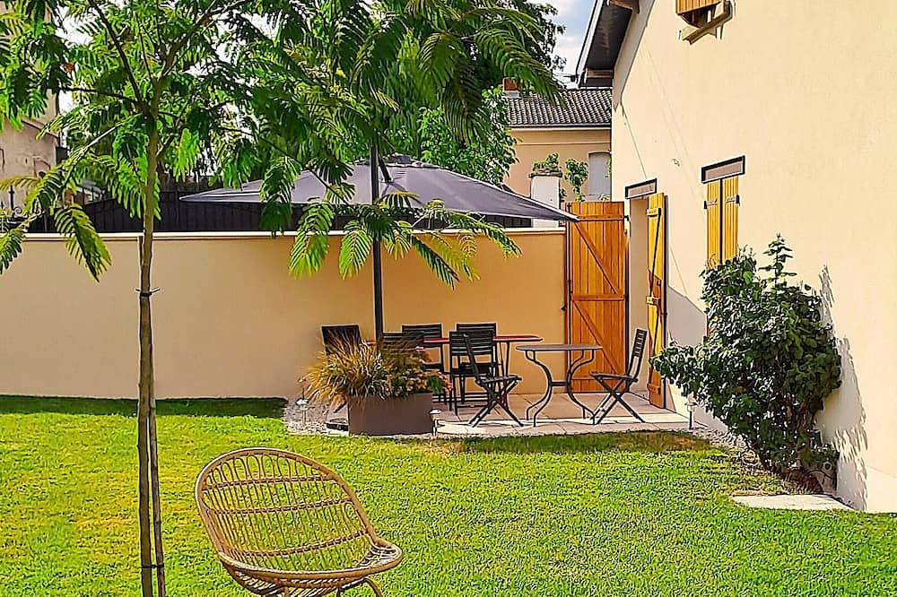 \"Le clos des flâneries\" 10 minutes from the Champagne vineyards. in Bouy, Marne