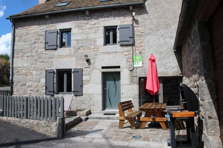 Gîte pour 6 personnes, avec Terrasse et Jardin dans Le Buisson