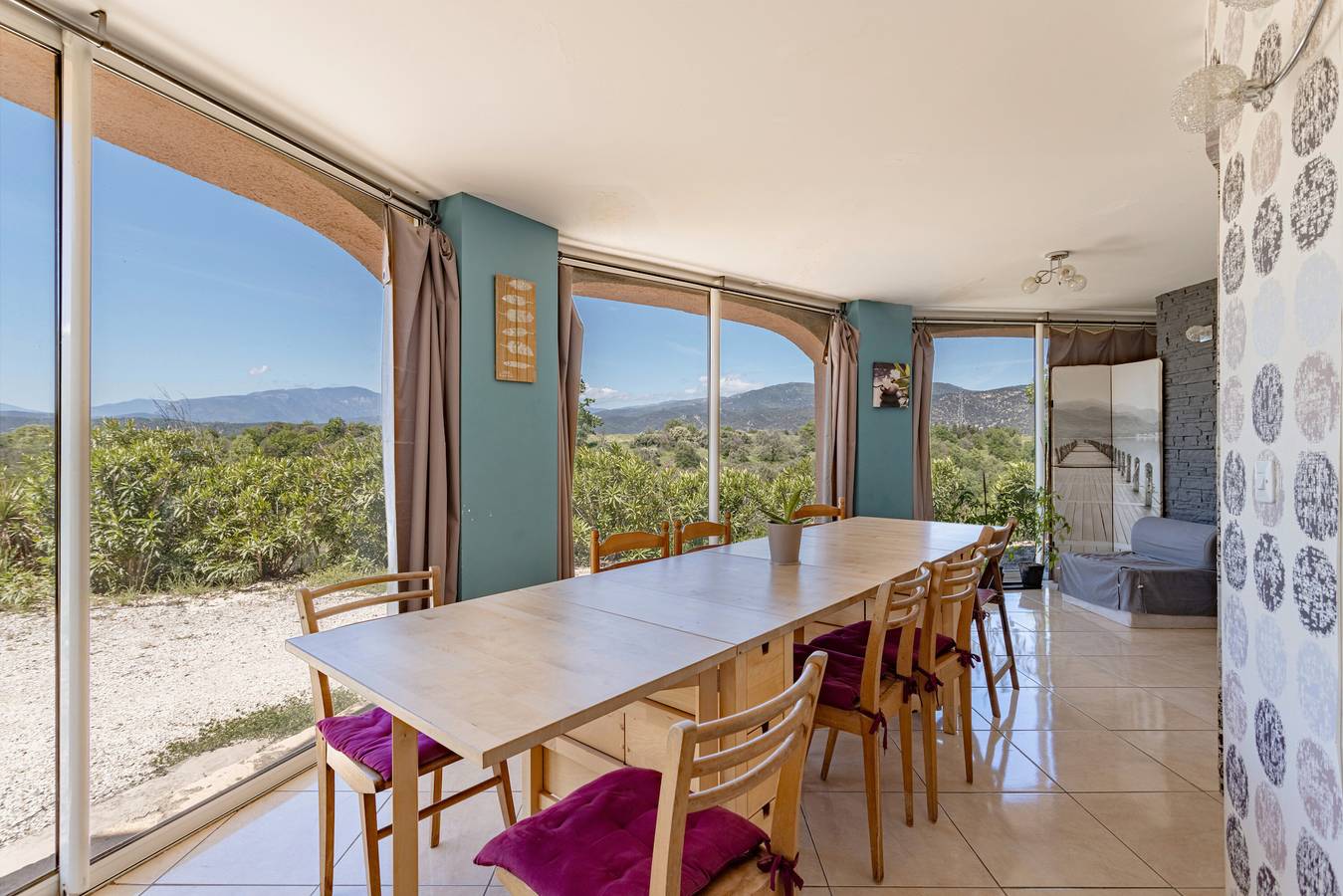 Vakantiehuis 'Gite Avec Dortoirs' met Uitzicht op het Meer, Eigen Tuin en Balkon in Rigarda, Prades en omgeving