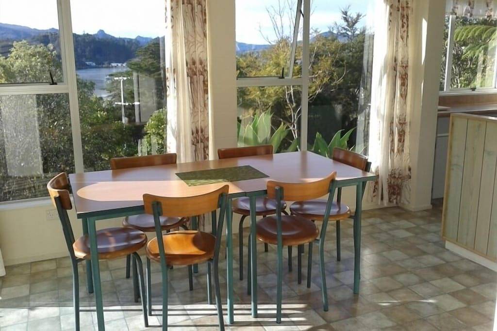 Ganze Wohnung, Atemberaubende Aussicht auf den Hafen, in ruhiger Lage in Coromandel, Waikato