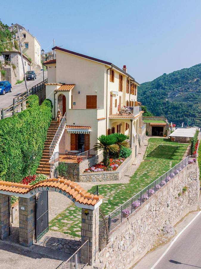 Gîte pour 4 personnes, avec Balcon et Terrasse ainsi que Jardin et Piscine à Scala - 3