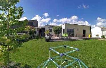 Location de vacances pour 11 personnes, avec jardin ainsi que piscine et bassin pour enfant à Sainte-Soulle