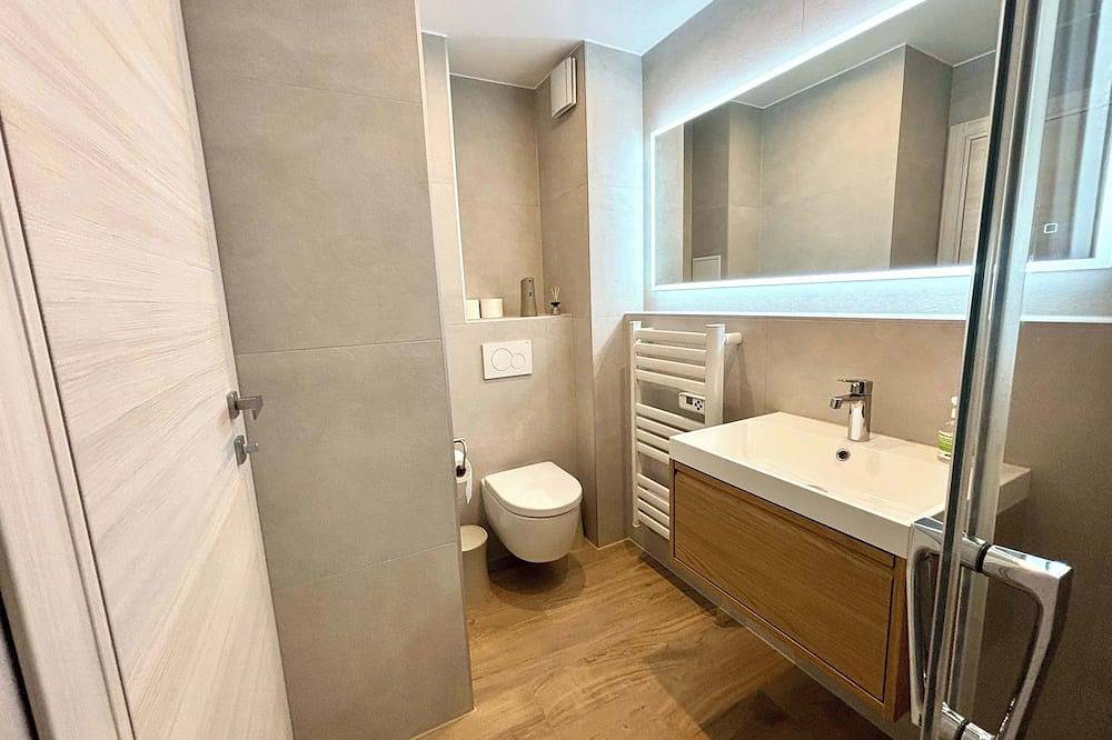 Entire apartment, New Apartment Just 1 Min from the Basel Border in Saint-Louis, Mulhouse region