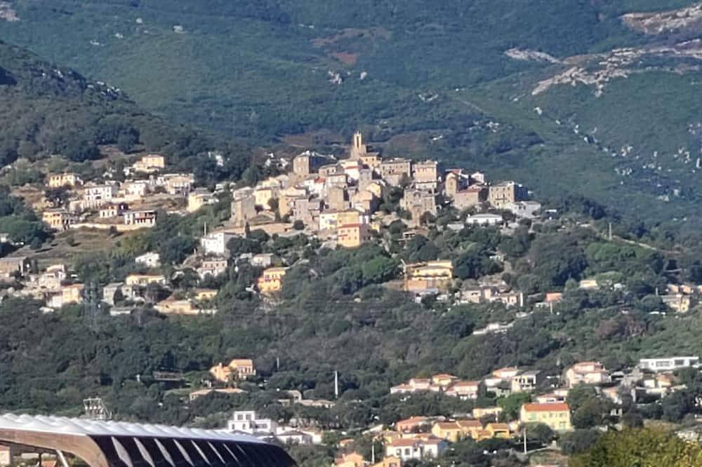 Appartamento intero, In casa di Loulou, 700 m from the beach, all amenities nearby, in Furiani, Capo Corso