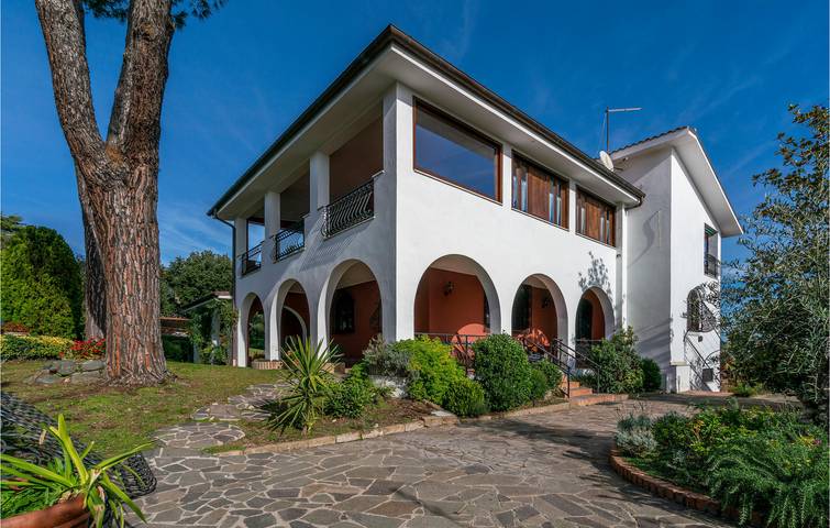 Gemütliche Wohnung mit Terrasse in Trevignano Romano in Trevignano Romano, Braccianosee