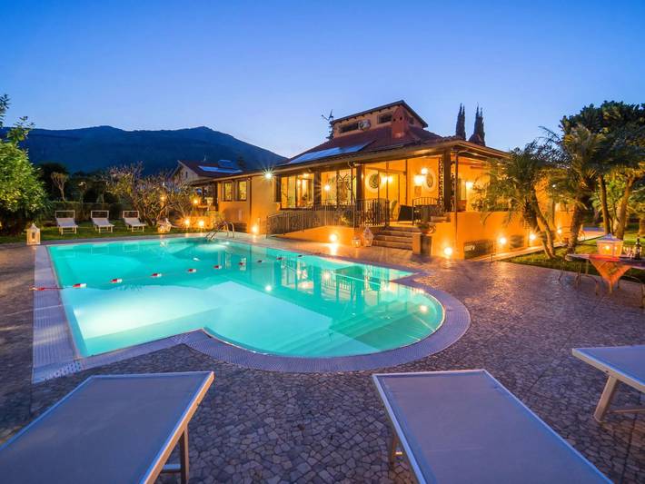 Villa für 8 Personen, mit Garten und Pool in Palermo
