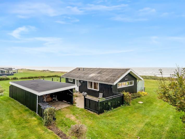 Ferieudlejning for 4 personer, med Terrasse i Sæby