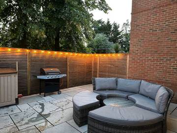 Holiday Apartment for 6 People in Chessington World of Adventures, Surrey, Photo 1