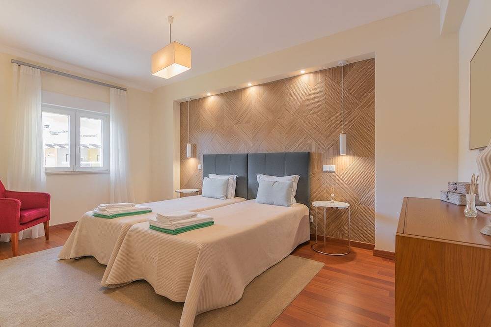 Villa Penina Gardens Heated Pool, Jacuzzi, Cinema, Gym, Games and Gardens in Alvor, Faro District
