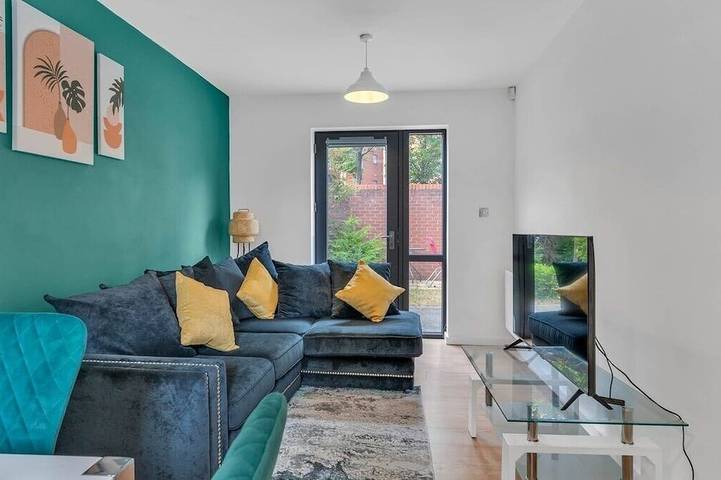 Glamping for 6 people, with garden in Birmingham