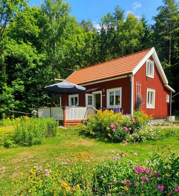 Ferienhaus mit Gästehütte nur 40 Meter vom Wasser in Svenska Östersjön