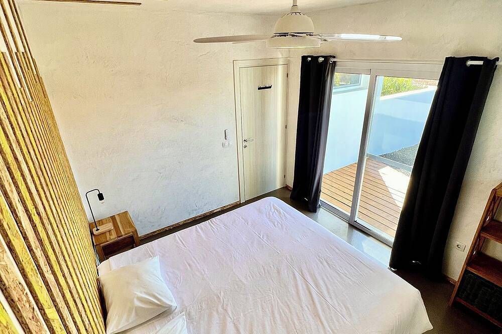 Double room with shared bathrooms and kitchen in Vitamin Sea Guesthouse in Lajares, La Oliva
