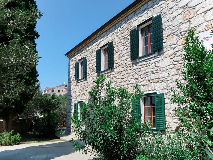 Ferienhaus für 8 Personen, mit Terrasse und Garten in Tisno - 3