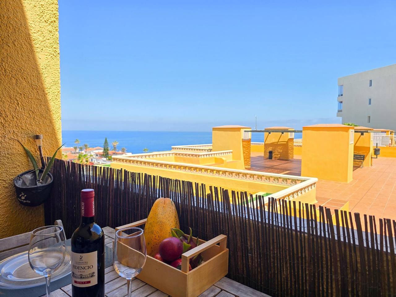 Apartamento entero, Confort en Playa La Arena: piscina, terraza y parking privado in Playa Neptuno (Santiago del Teide), Santiago del Teide