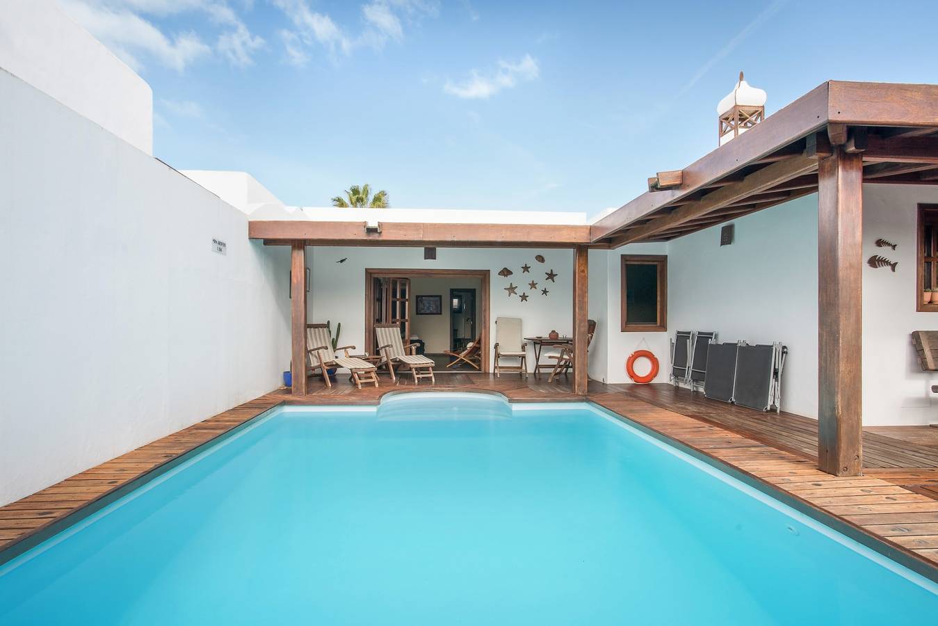Stylish Villa Ana with Wi-Fi, Garden, Terrace & Pool; Parking Available in Playa Bastián, Teguise