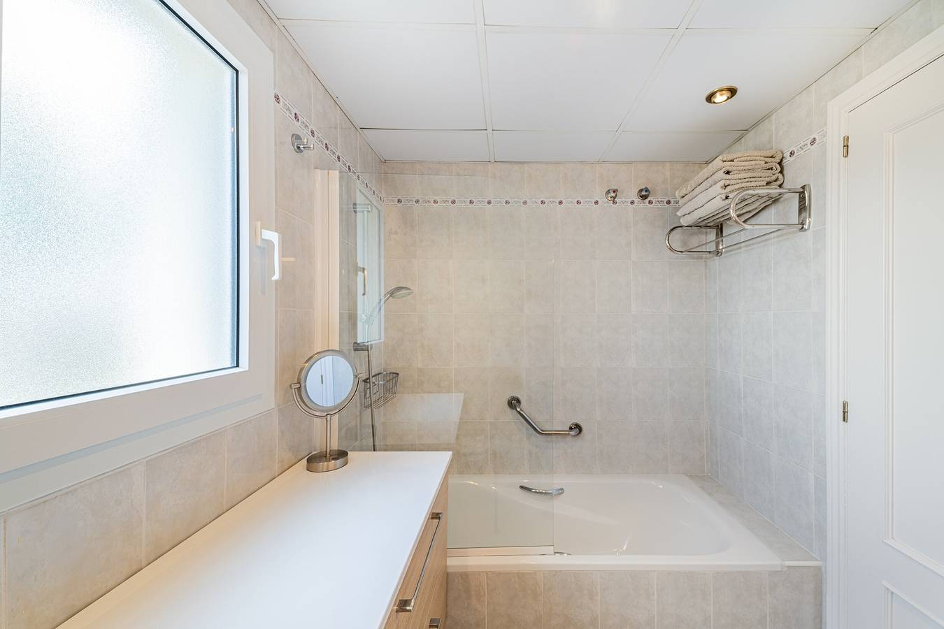 Villa 'Pareado Relax' with Sea View, Wi-Fi and Air Conditioning in Las Chapas, Marbella