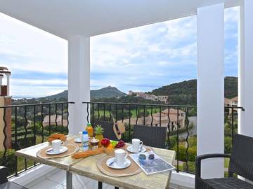 Gîte pour 4 personnes, avec piscine ainsi que jardin et terrasse dans Gare Du Dramont