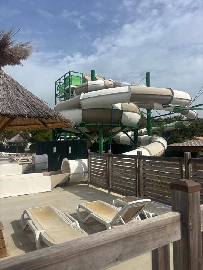 Camping pour 2 personnes, avec piscine et vue ainsi que terrasse et sauna, animaux acceptés dans Narbonne Plage - 4