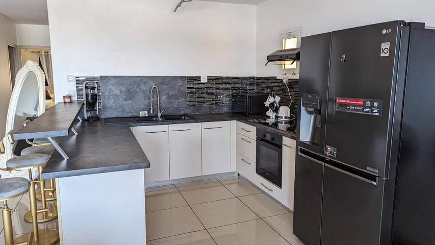 Gîte pour 6 personnes, avec piscine ainsi que terrasse et vue à Koungou - 2