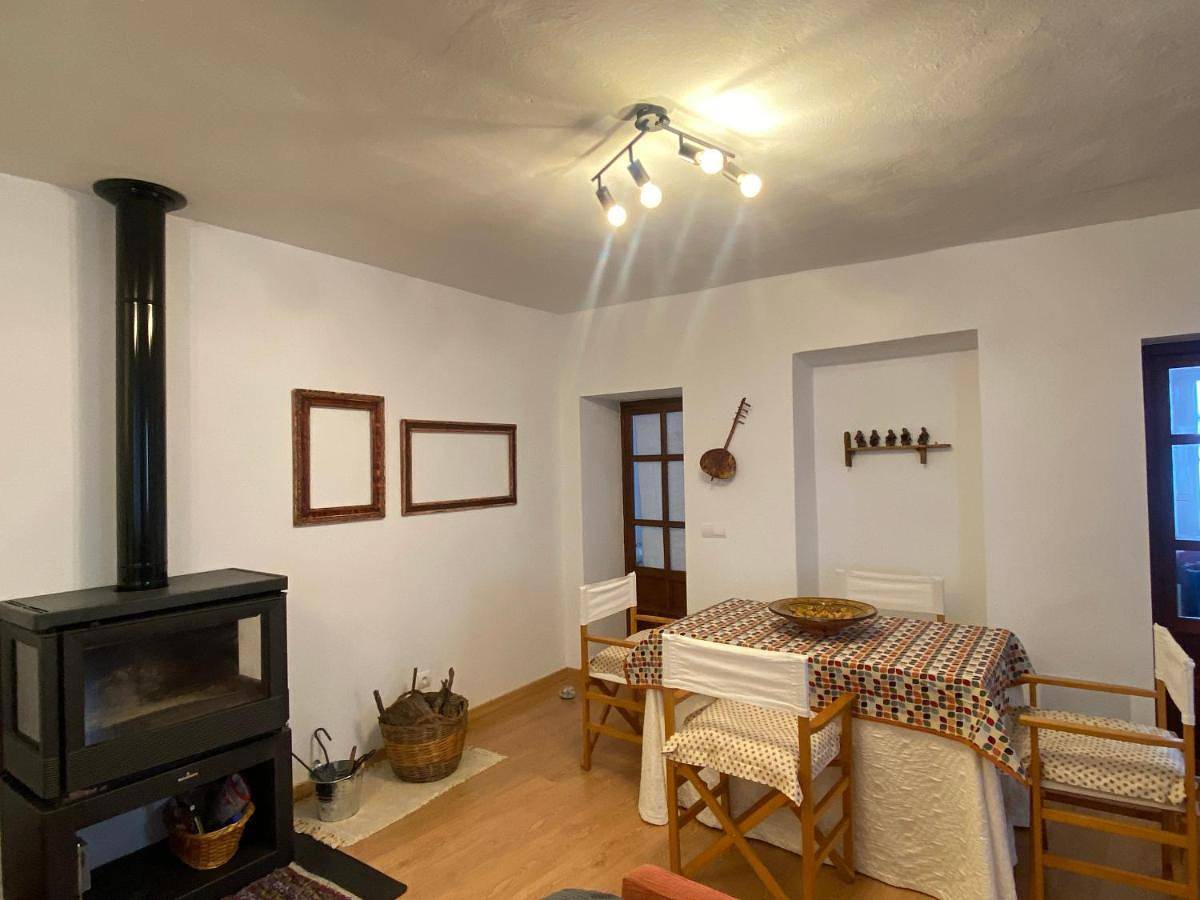 Three-Bedroom House in Genalguacil, Malaga Prowincja
