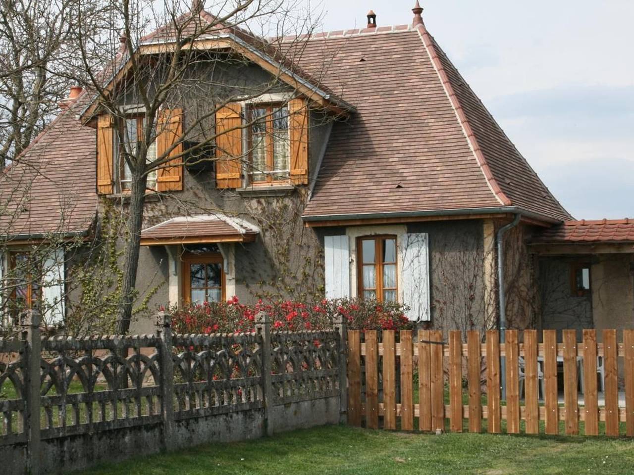 Renoviertes Haus, Haustiere erlaubt, in der Nähe von Angelteichen und Wassersport in La Nocle-Maulaix, Nièvre