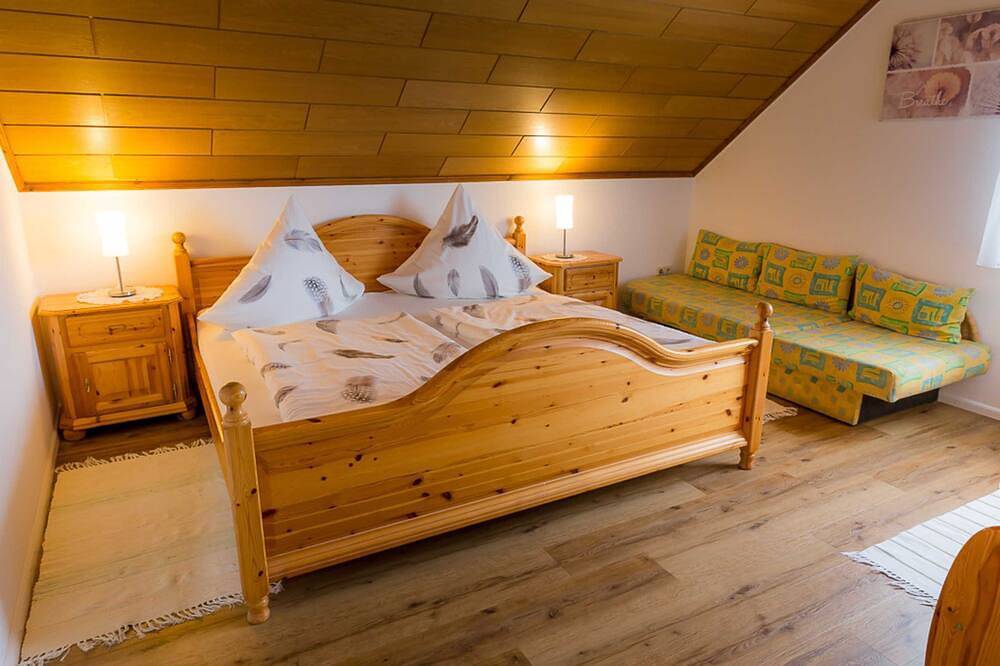 Entire apartment, House Ohnemus Fam. Späth - Apartment 120 sqm, 3 bedrooms, max. 8 people in Europa-Park, Rust