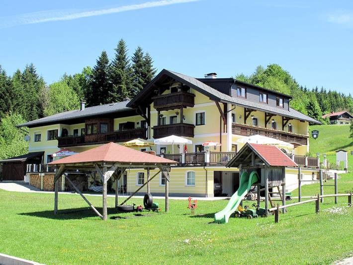 Ferienwohnung für 4 Personen, mit Balkon und Garten am Attersee