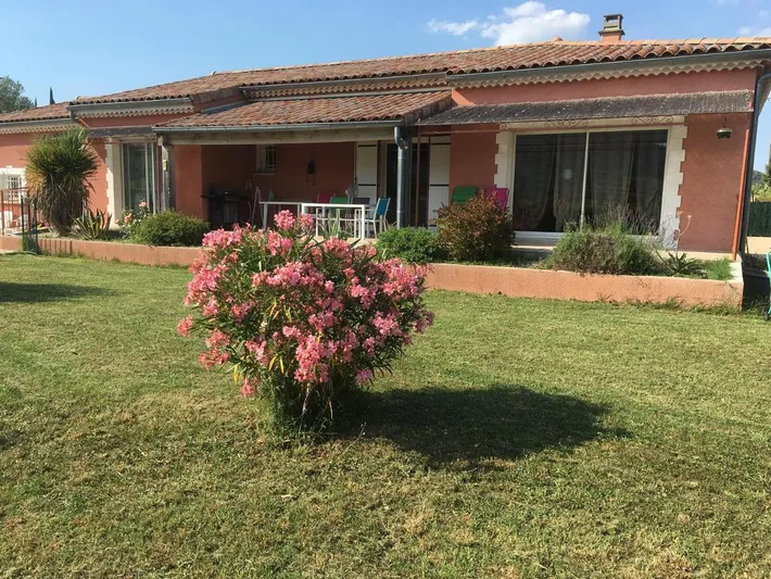 Chalet para 8 personas, con jardín además de vistas y piscina - 1