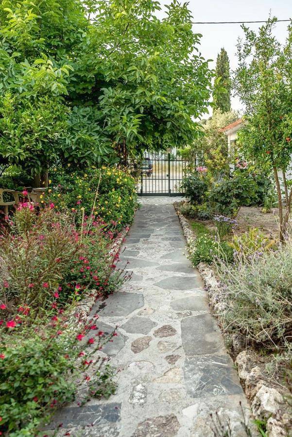 Ferienhaus für 2 Personen, mit Balkon und Terrasse sowie Garten und Pool in Archangelos - 3