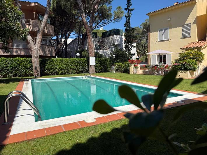 Ferienhaus für 6 Personen, mit Garten und Pool sowie Terrasse, mit Haustier