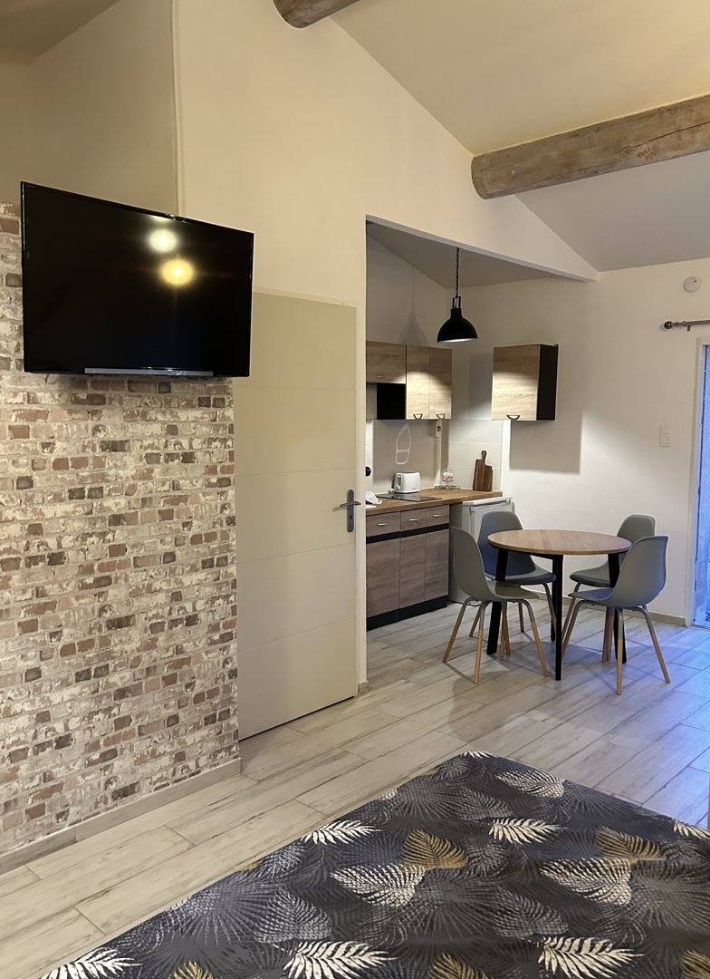 Studio entier, Studio cosy avec jardin, climatisation & charme provençal in L'Isle-sur-la-Sorgue, Vaucluse