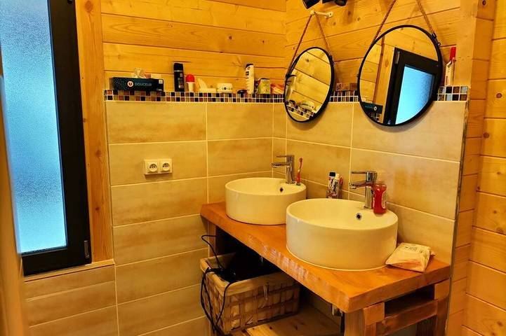 Lakeside cottage in the heart of nature in Le Lac-d'Issarlès, Ardèche
